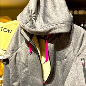 Athleta Workout Gear

Grey, shock pink, black
Very warm lining